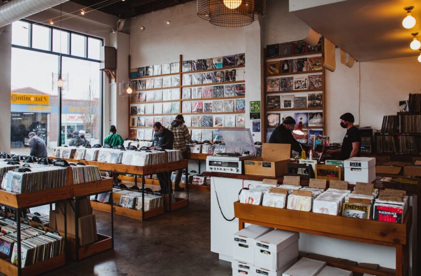 9 New Year’s Resolutions for Every Record Collector