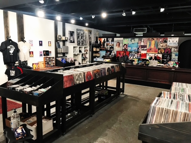 Luna Record Shop - 2 of 4