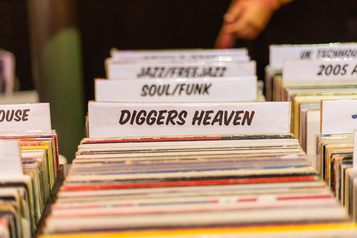 How to Get Rare Vinyl Records Without Breaking the Bank