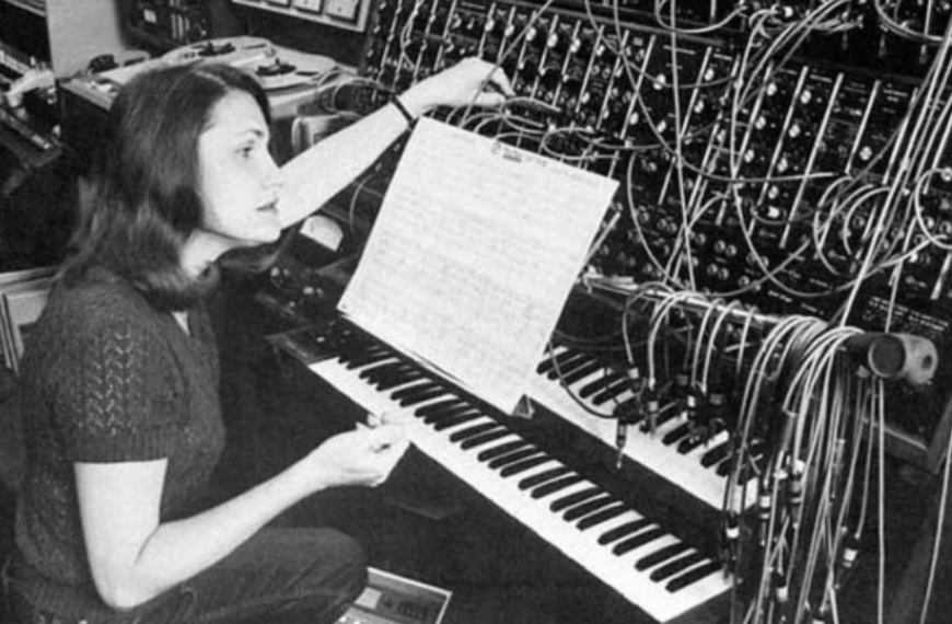 Extraordinary Women of Early Electronic Music